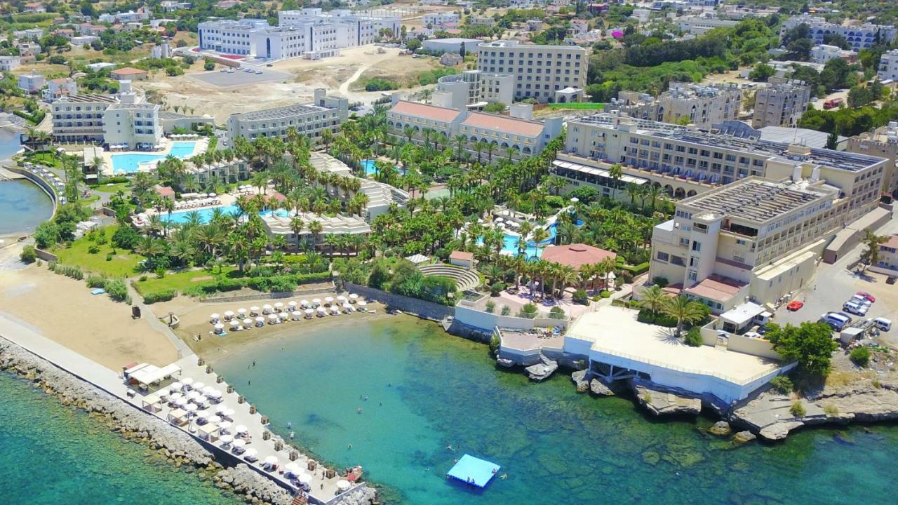 Oscar Beachfront Resort & Spa & Casino キレニア エクステリア 写真