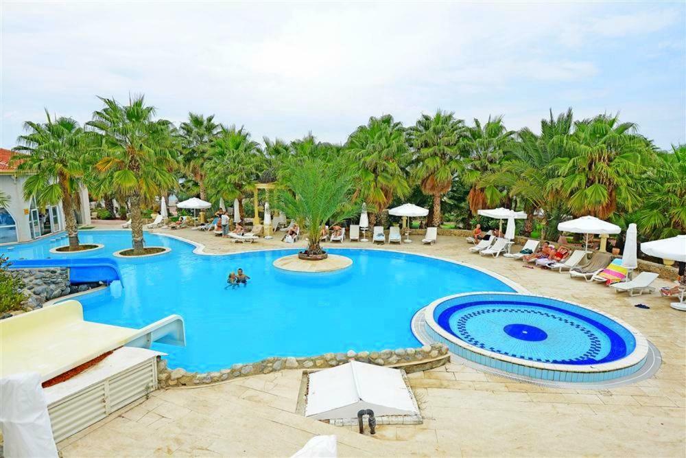 Oscar Beachfront Resort & Spa & Casino キレニア エクステリア 写真