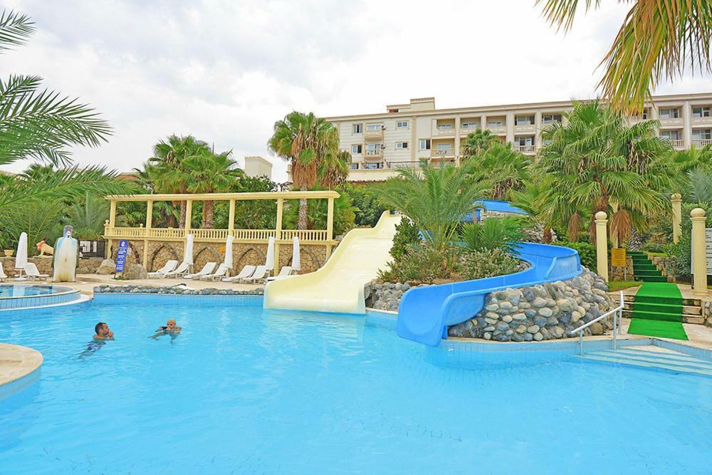 Oscar Beachfront Resort & Spa & Casino キレニア エクステリア 写真