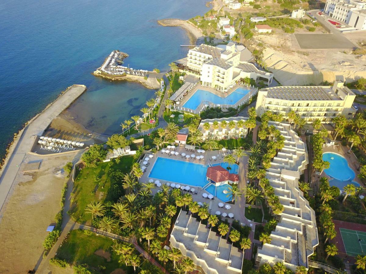 Oscar Beachfront Resort & Spa & Casino キレニア エクステリア 写真