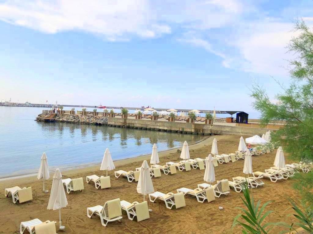 Oscar Beachfront Resort & Spa & Casino キレニア エクステリア 写真