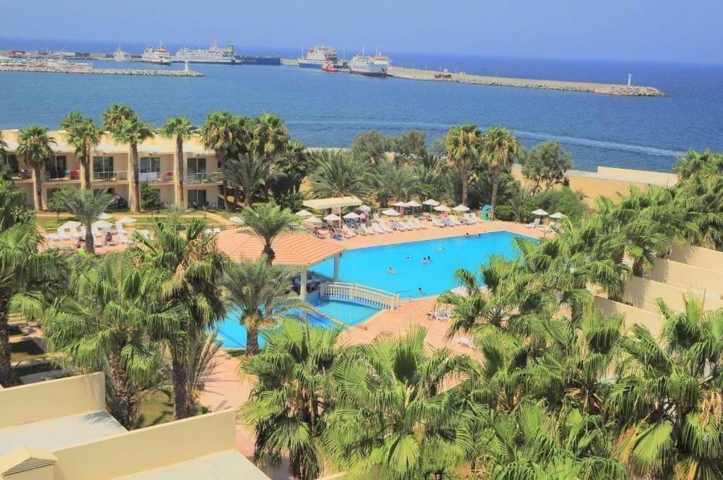 Oscar Beachfront Resort & Spa & Casino キレニア エクステリア 写真