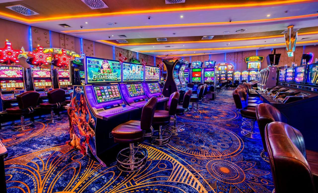 Oscar Beachfront Resort & Spa & Casino キレニア エクステリア 写真